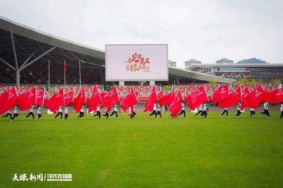 第57分钟，罗斯-巴克利突破后横传，队友没有好机会又将球传回来，巴克利拿球突入禁区，左脚小角度爆射得手，卢顿3-2阿森纳。